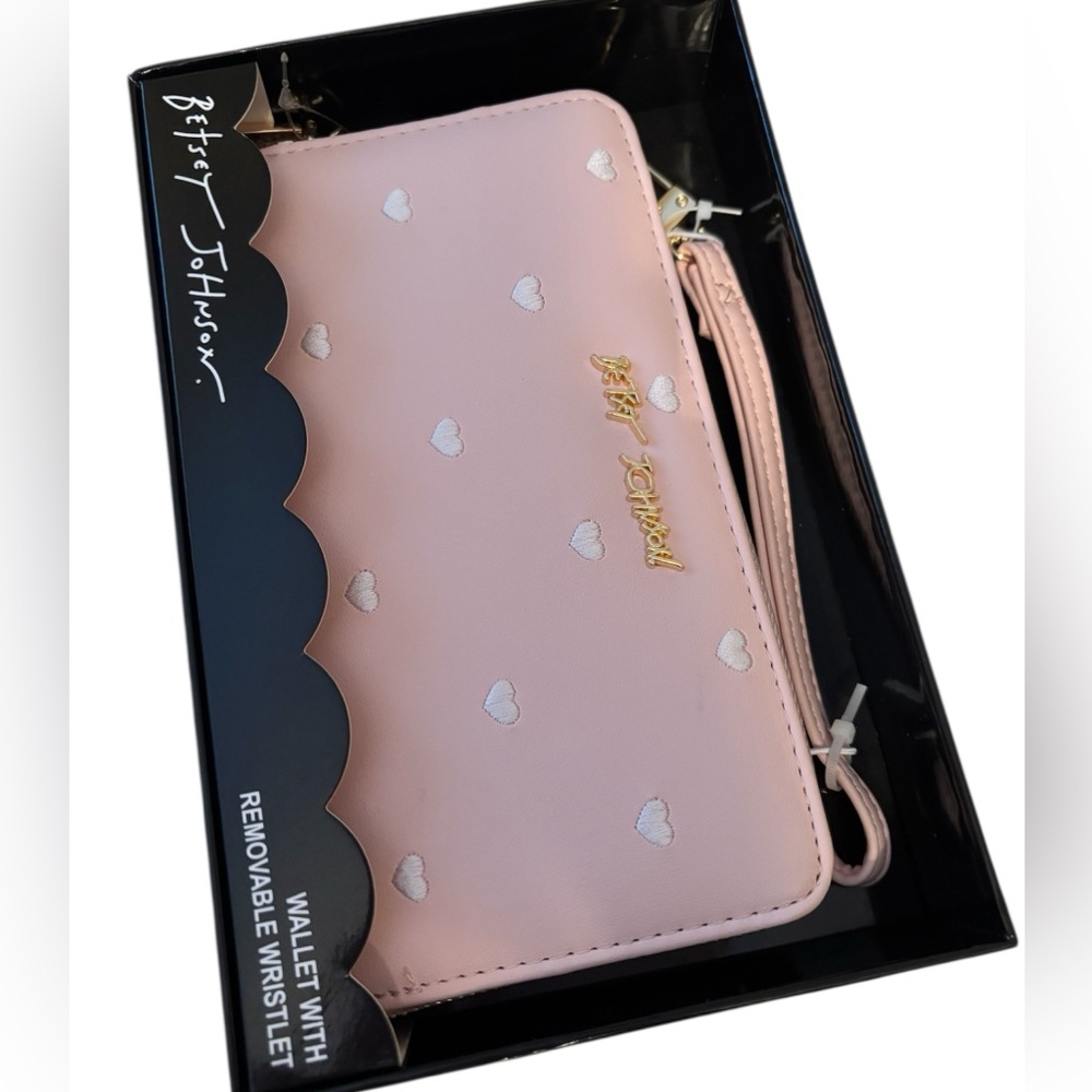 BETSEY JOHNSON Pink Zip Around Wallet With Removable Wristband *NEW*